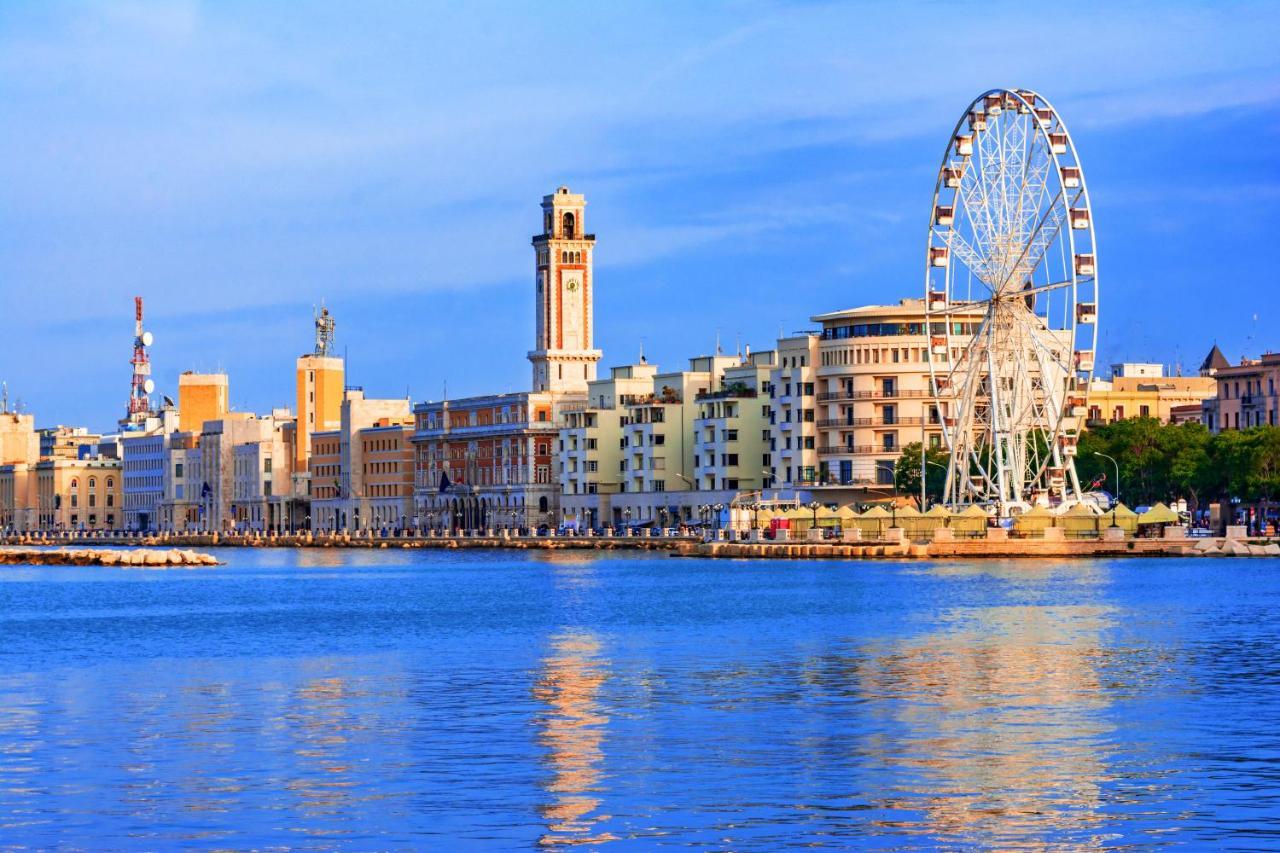 Seagull Apartments - Front And Sea View & Airport Bari Kültér fotó