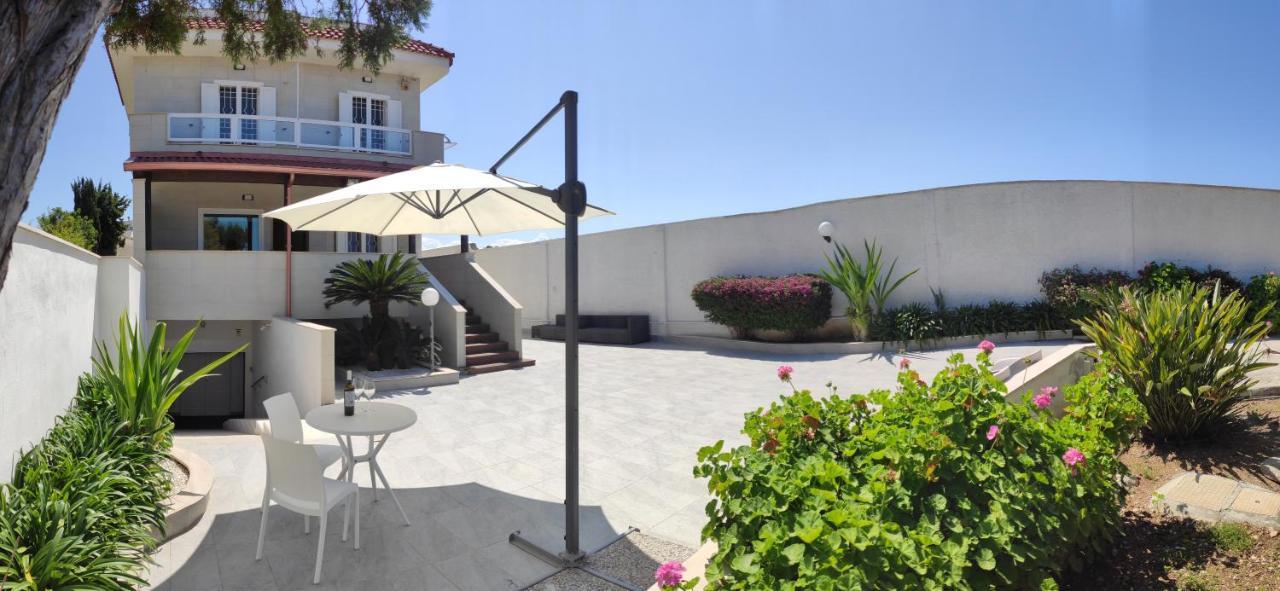 Seagull Apartments - Front And Sea View & Airport Bari Kültér fotó