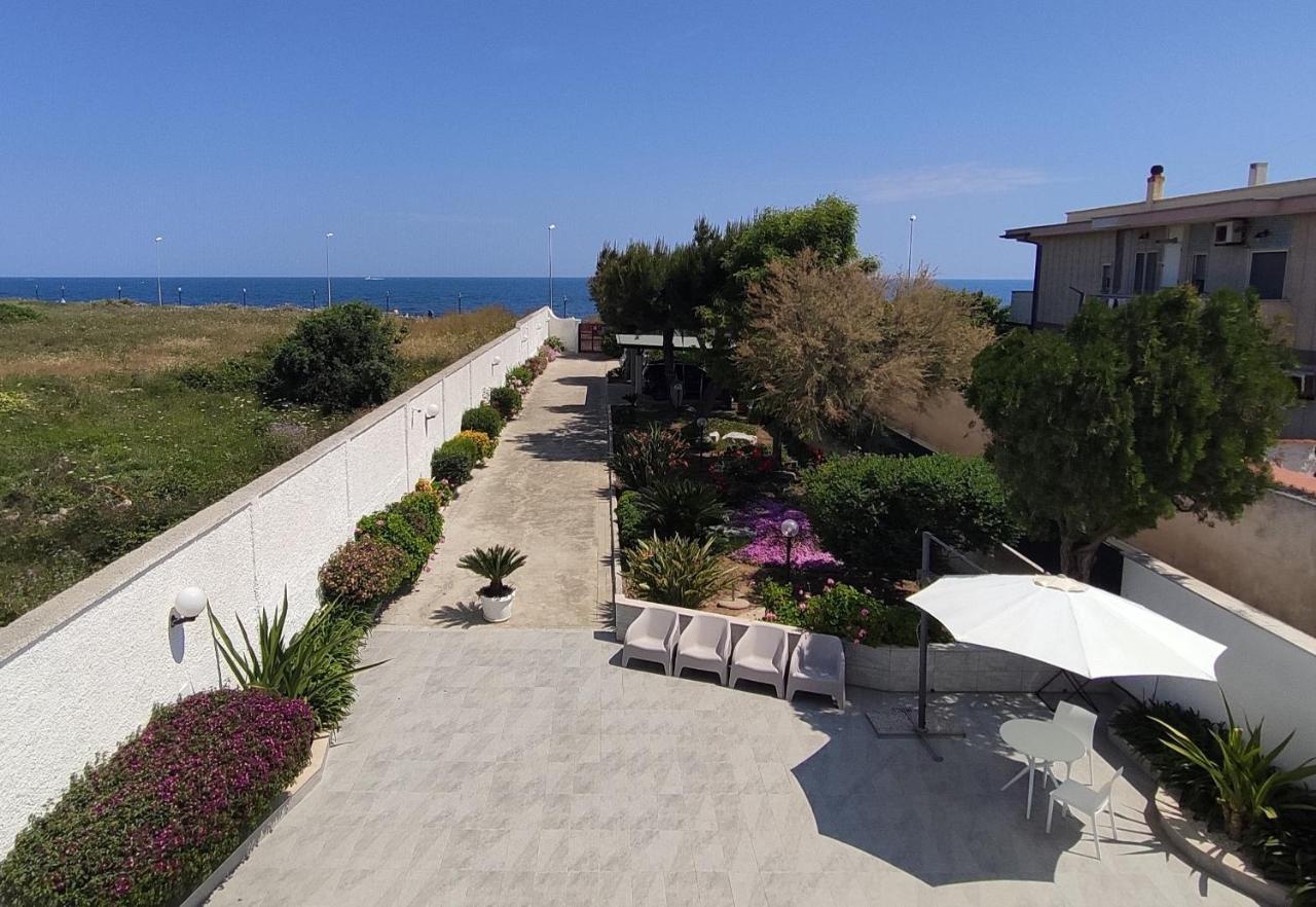 Seagull Apartments - Front And Sea View & Airport Bari Kültér fotó