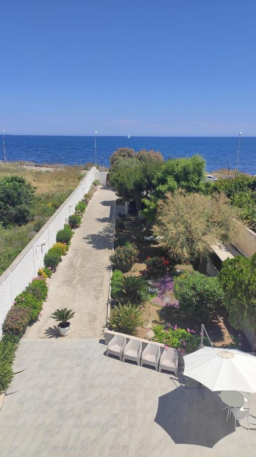 Seagull Apartments - Front And Sea View & Airport Bari Kültér fotó