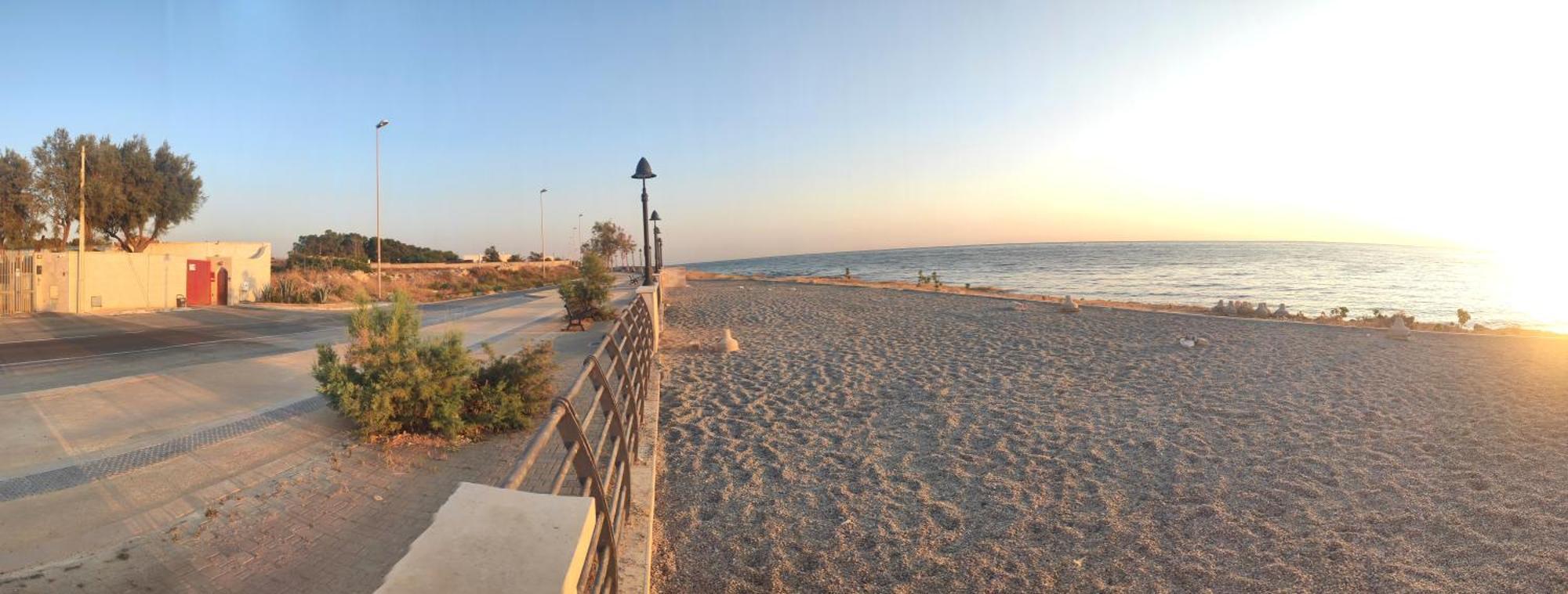 Seagull Apartments - Front And Sea View & Airport Bari Kültér fotó