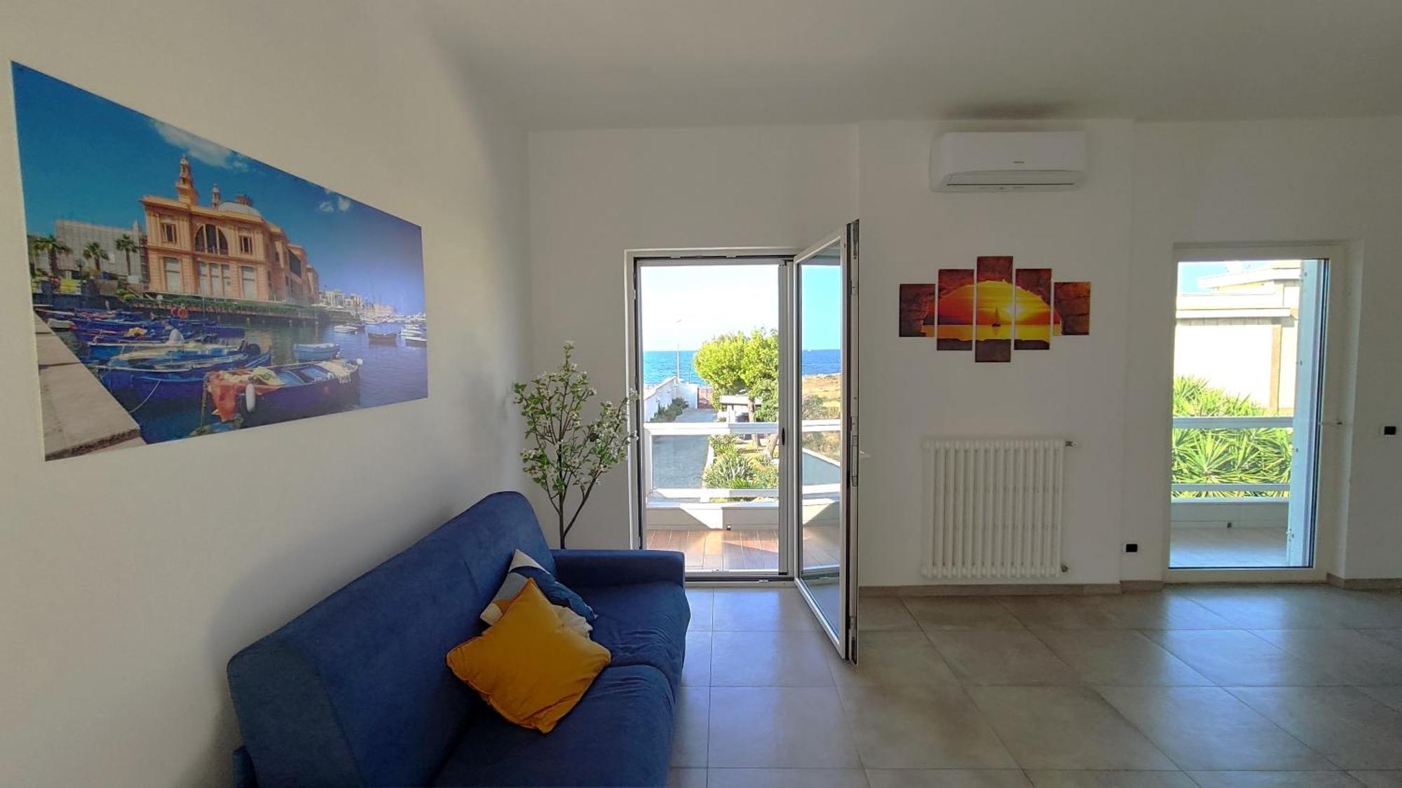 Seagull Apartments - Front And Sea View & Airport Bari Kültér fotó